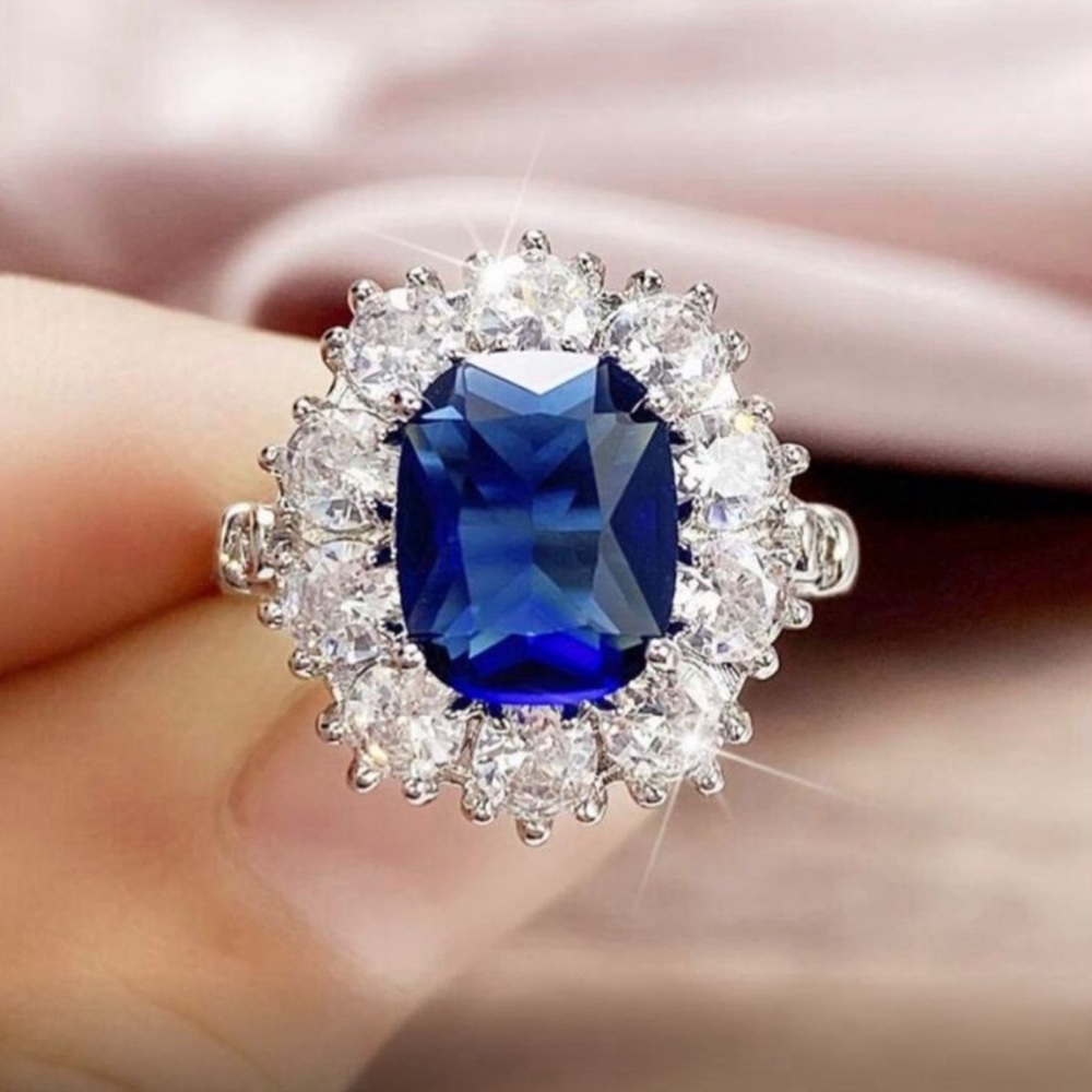 Elegant Blue and Silver Women's Ring NIP